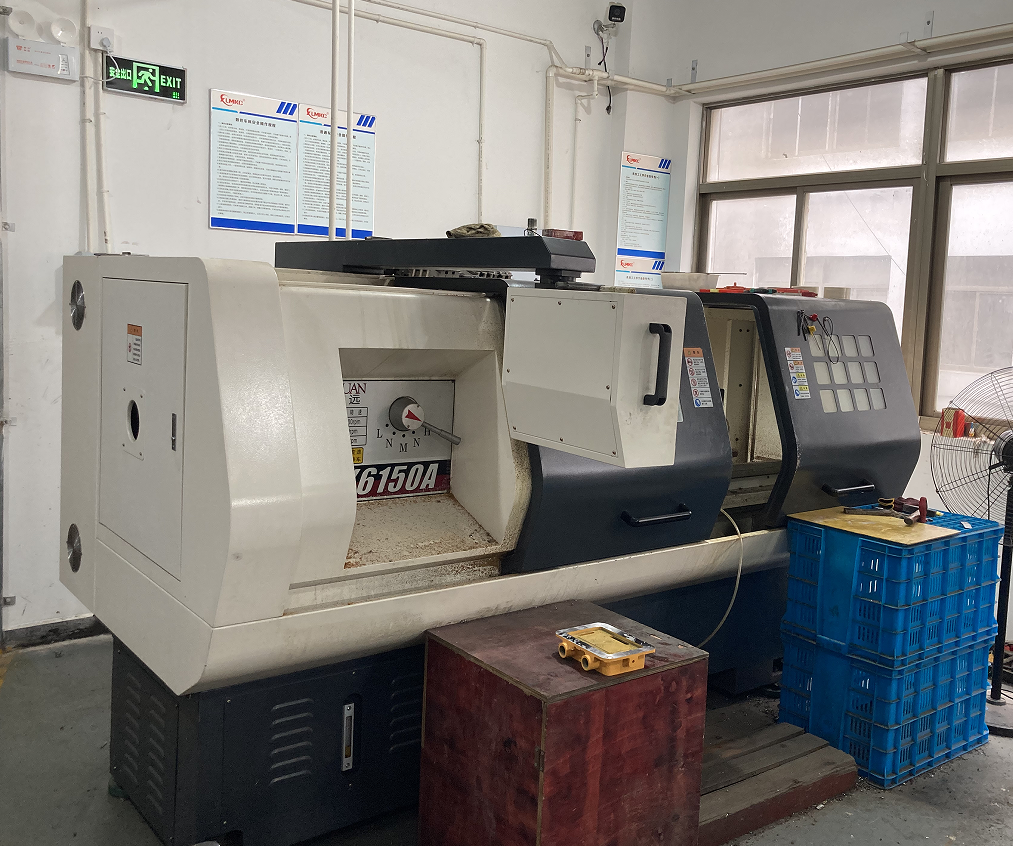 新黎明机床车间加工一角