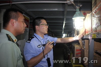 防爆灯设置不当同样危险 中山消防责令迅速整改